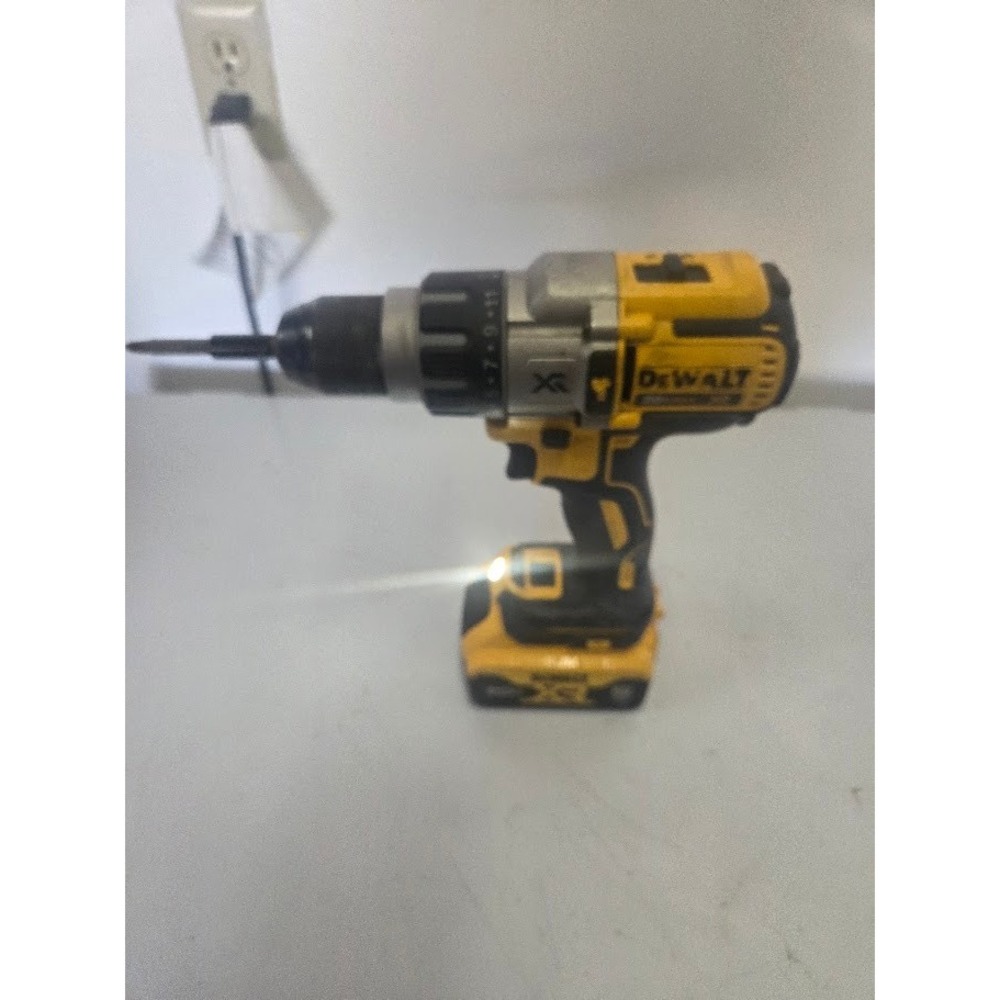 Dewalt 20V MAX XR Brushless Hammer Drill Driver with 5Ah Battery DCD996
